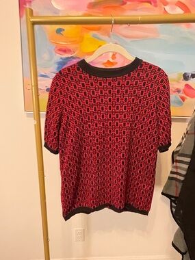 Geometric Pattern Short Sleeve Knit Top - Black & Red Medium